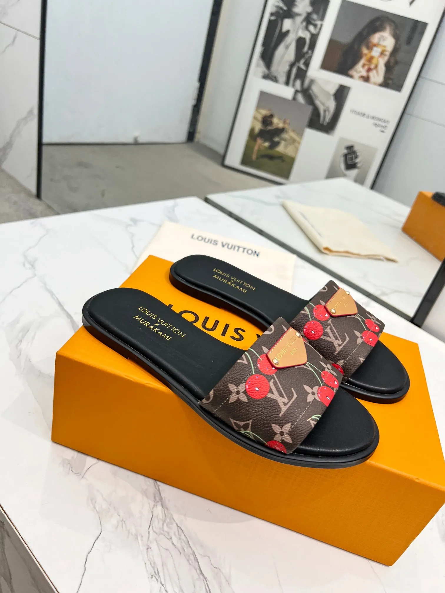 👟👟Ex-factory price 320👟👟 Genuine leather sole +40 Louis Vuitton, 1:1 advanced customization upper, fabric: customized LV special fabric, lining: sheepskin, original molding hardware, code number: 35-42, order with pictures, welcome to send pictures to place an order,